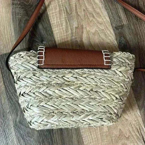 Universal Thread Brown Faux Leather Straw Crossbody Bag Purse - Picture 7 of 12